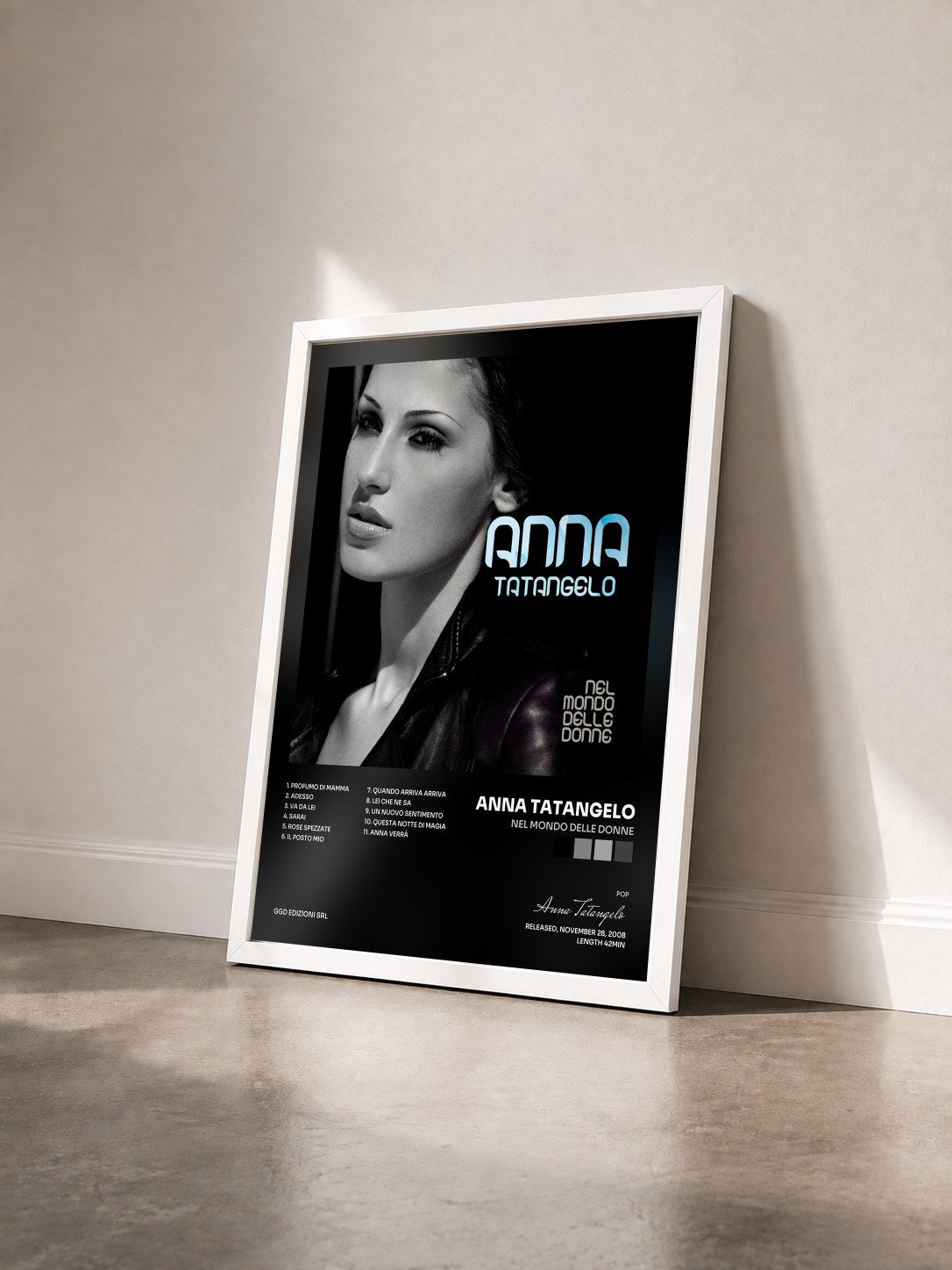 #blanc Tableau de l'album Nel Mondo Delle Donne de Anna Tatangelo vu de trois quarts, cadre blanc