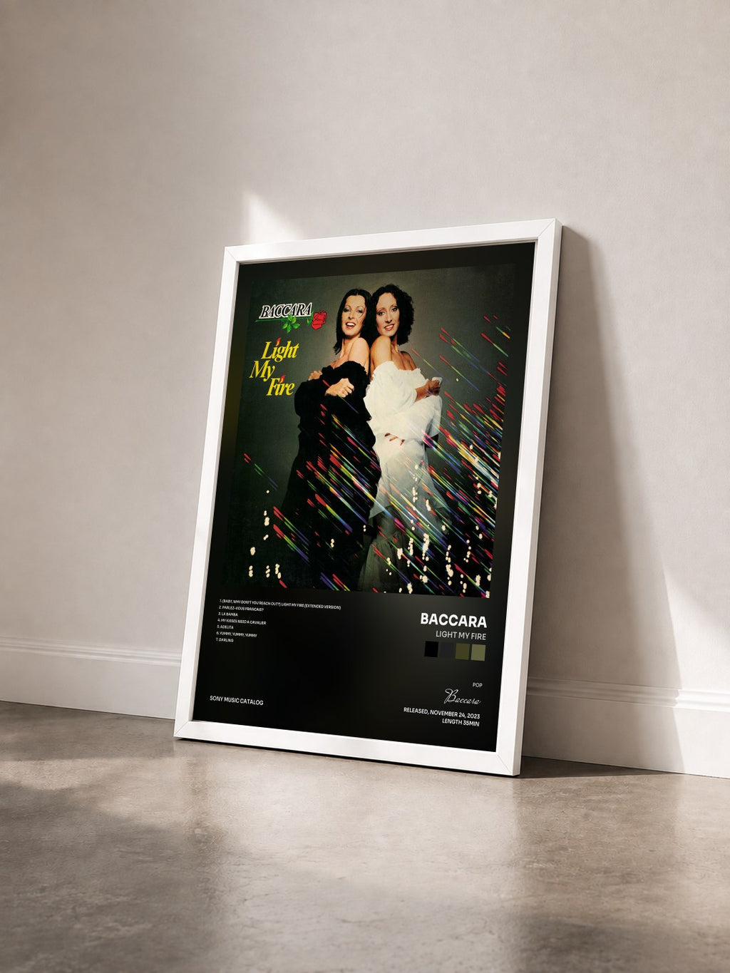 #blanc Tableau de l'album Light My Fire de Baccara vu de trois quarts, cadre blanc