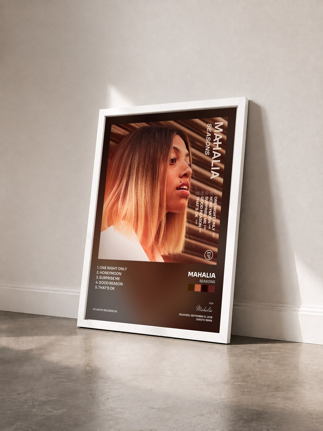 #blanc Tableau de l'album Seasons de Mahalia vu de trois quarts, cadre blanc