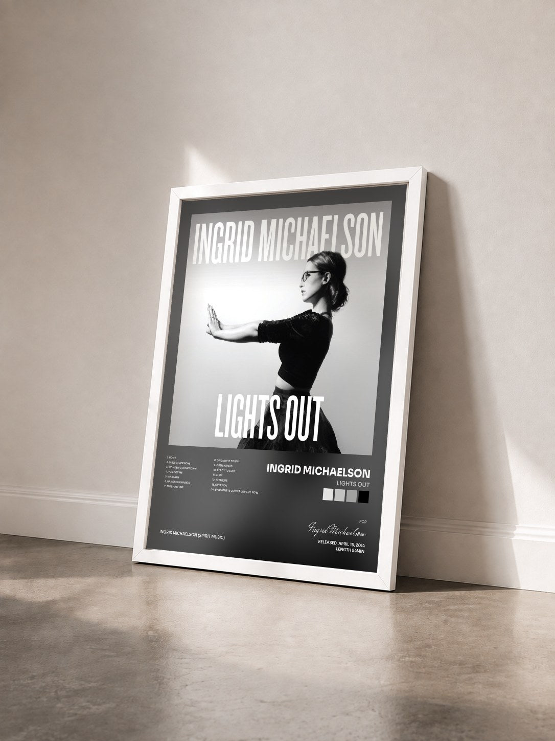 #blanc Tableau de l'album Lights Out de Ingrid Michaelson vu de trois quarts, cadre blanc