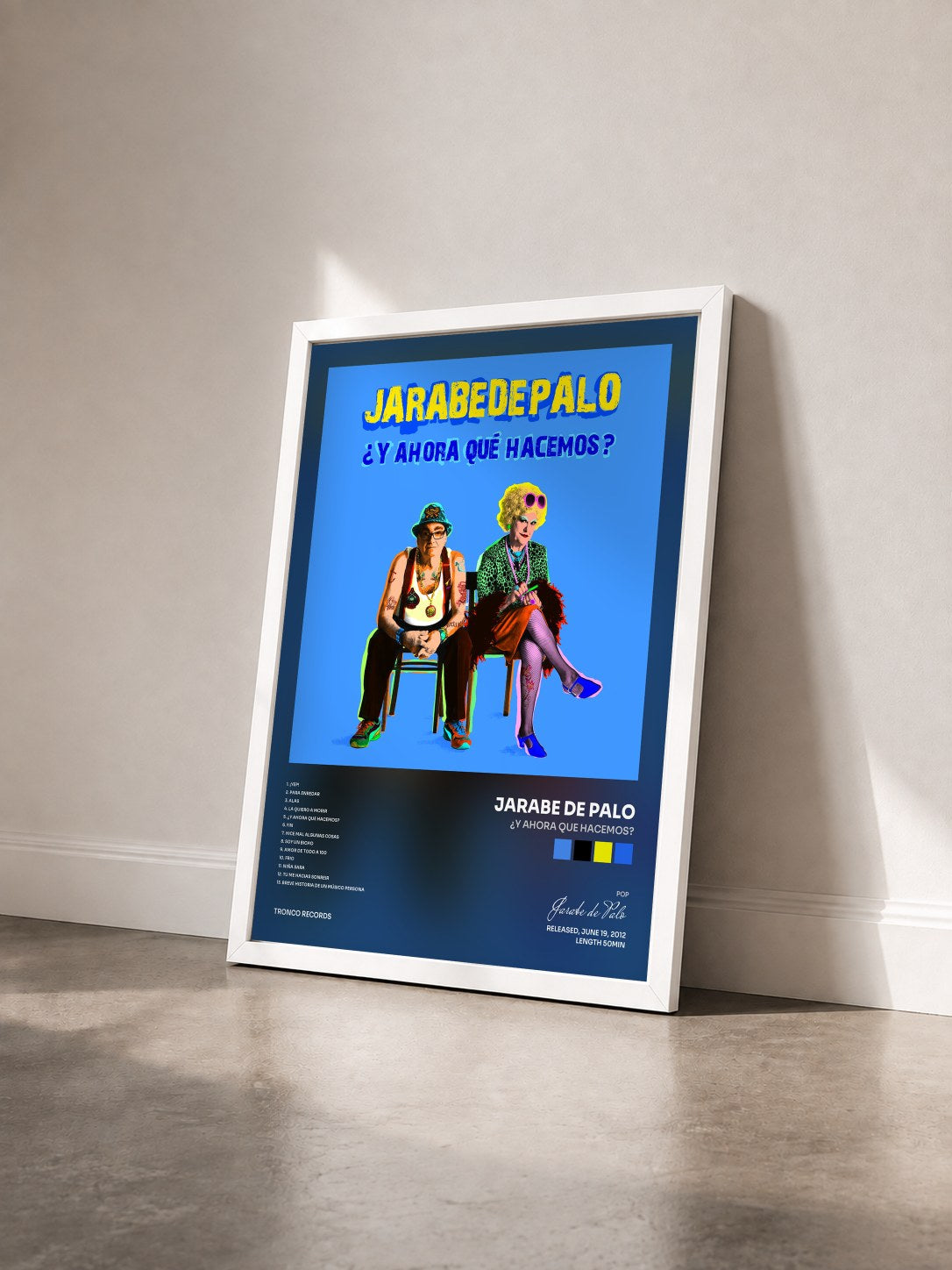 #blanc Tableau de l'album ¿Y Ahora Que Hacemos? de Jarabe de Palo vu de trois quarts, cadre blanc