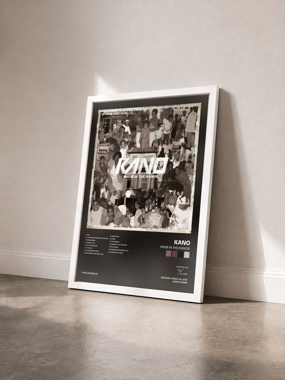 #blanc Tableau de l'album Made in the Manor de Kano vu de trois quarts, cadre blanc