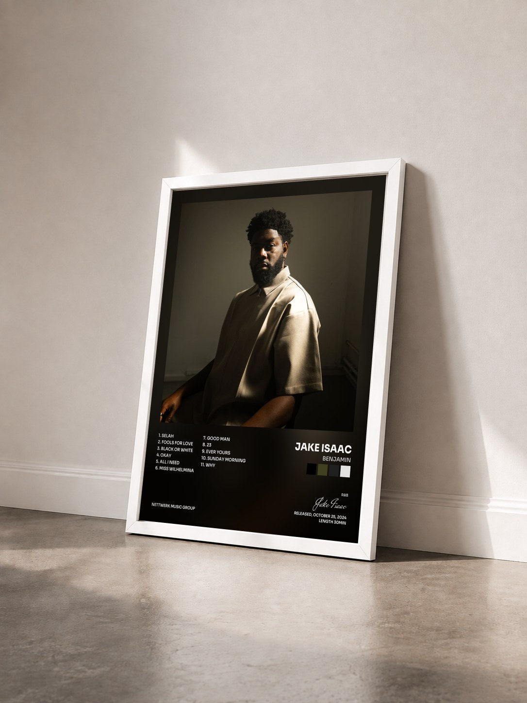 #blanc Tableau de l'album BENJAMIN de Jake Isaac vu de trois quarts, cadre blanc