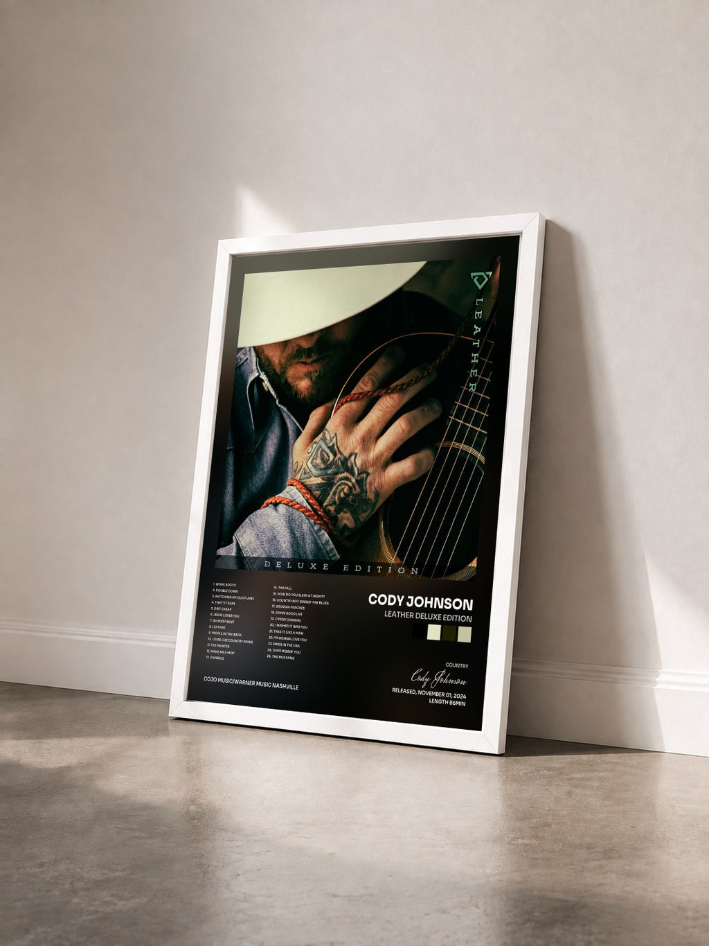 #blanc Tableau de l'album Leather Deluxe Edition de Cody Johnson vu de trois quarts, cadre blanc