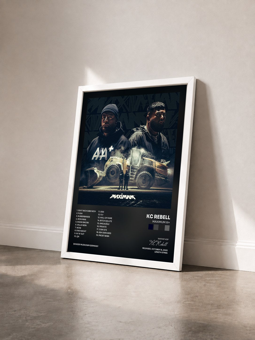 #blanc Tableau de l'album Maximum III+ de KC Rebell vu de trois quarts, cadre blanc