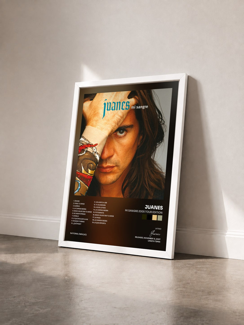 #blanc Tableau de l'album Mi Sangre 2005 Tour Edition de Juanes vu de trois quarts, cadre blanc