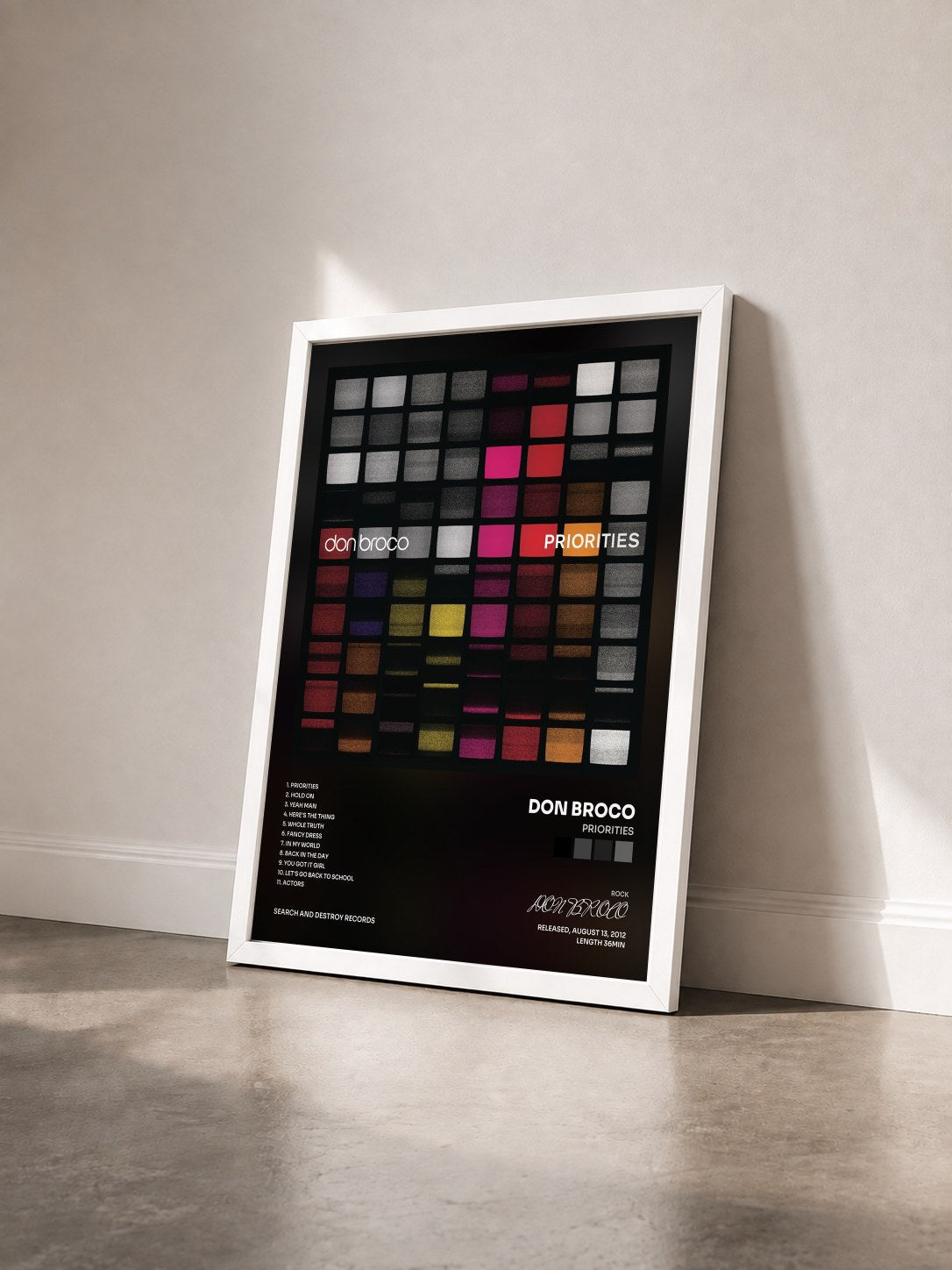 #blanc Tableau de l'album Priorities de DON BROCO vu de trois quarts, cadre blanc