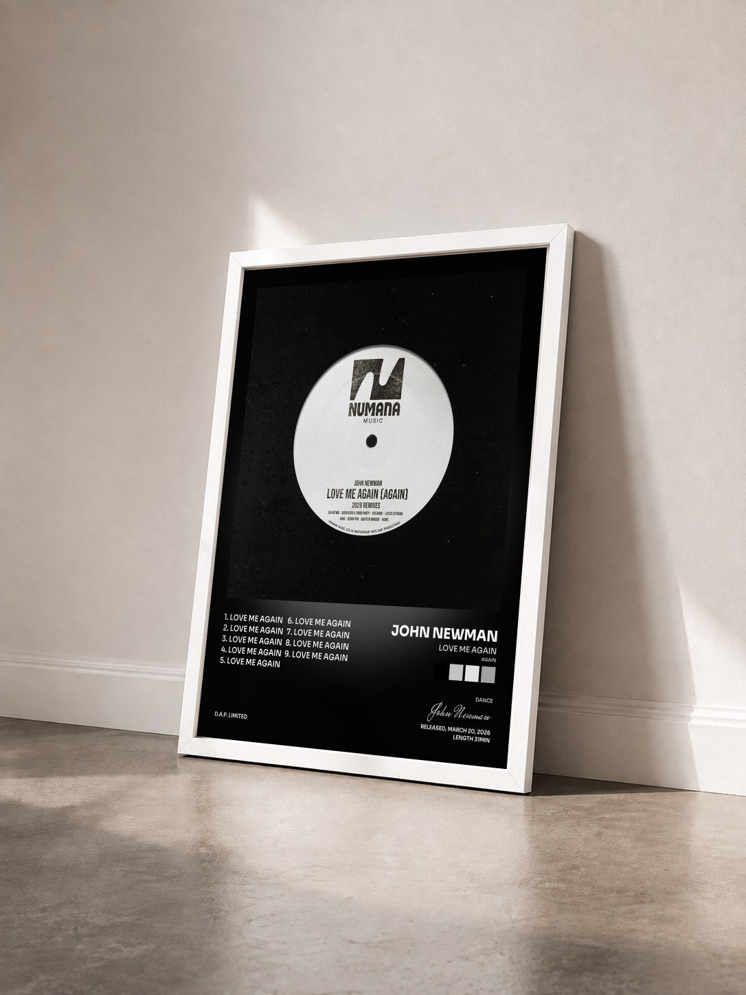 #blanc Tableau de l'album Love Me Again (Again) 2026 Remixes de John Newman vu de trois quarts, cadre blanc