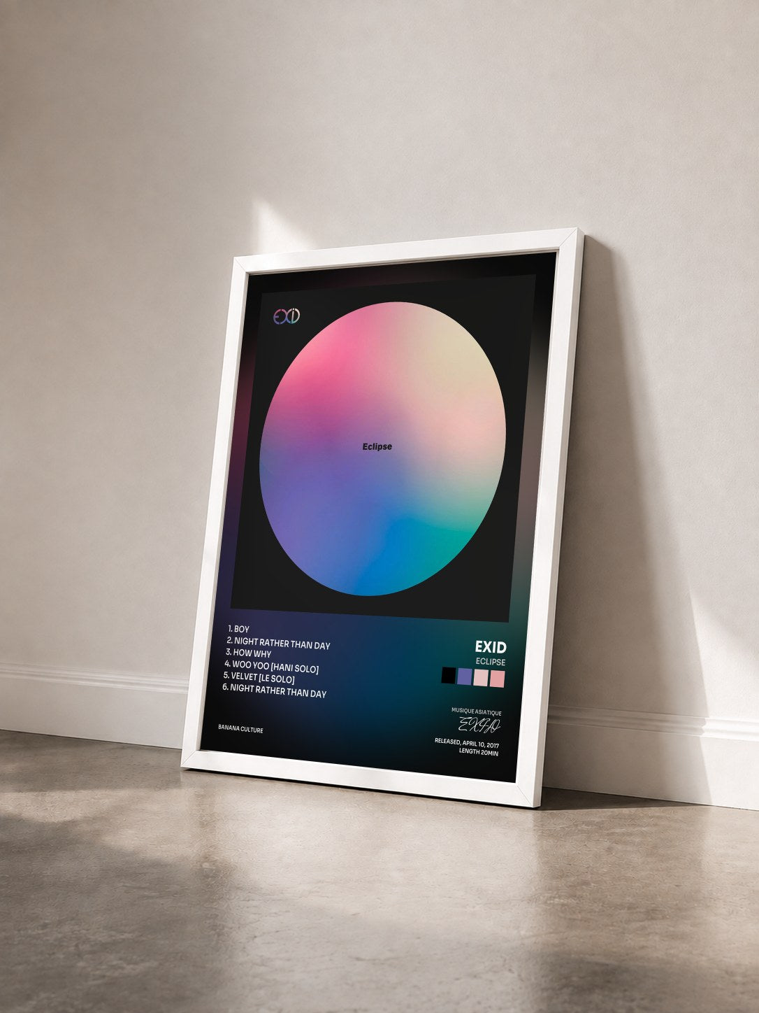 #blanc Tableau de l'album Eclipse de EXID vu de trois quarts, cadre blanc