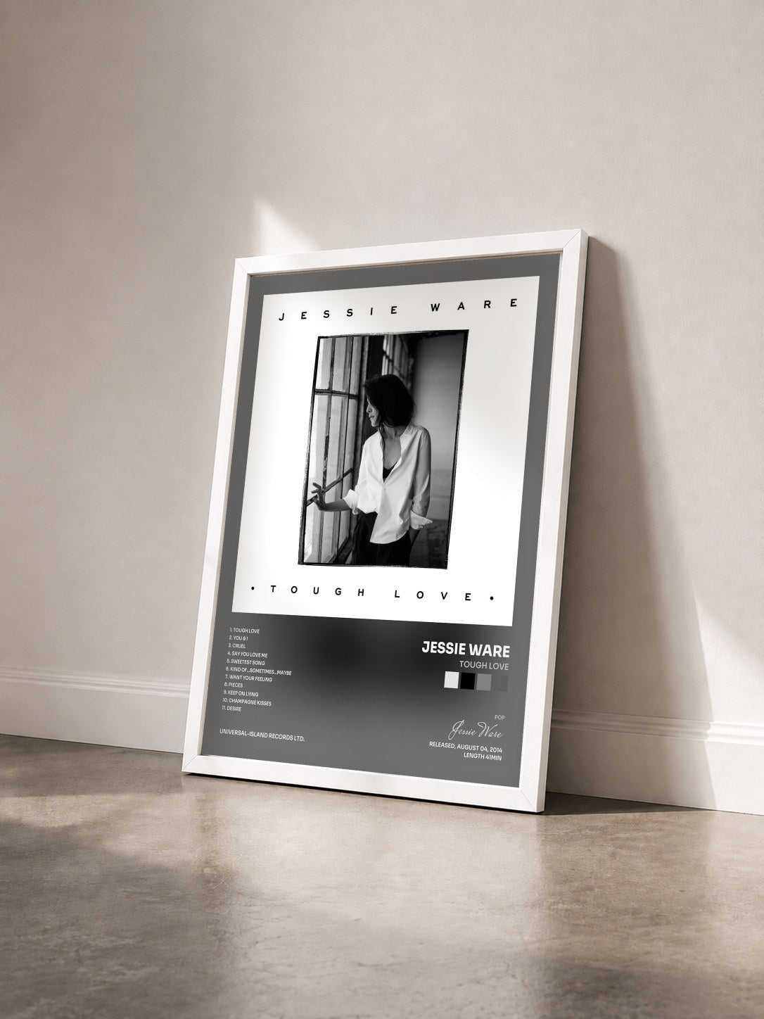 #blanc Tableau de l'album Tough Love de Jessie Ware vu de trois quarts, cadre blanc