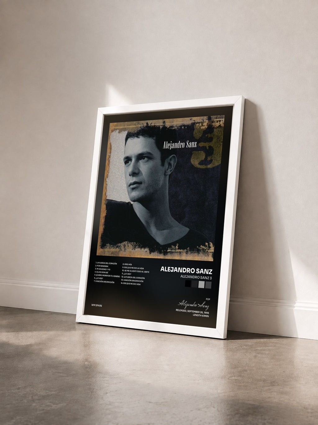 #blanc Tableau de l'album Alejandro Sanz 3 de Alejandro Sanz vu de trois quarts, cadre blanc