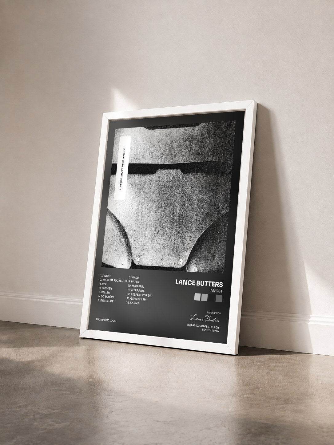#blanc Tableau de l'album ANGST de Lance Butters vu de trois quarts, cadre blanc