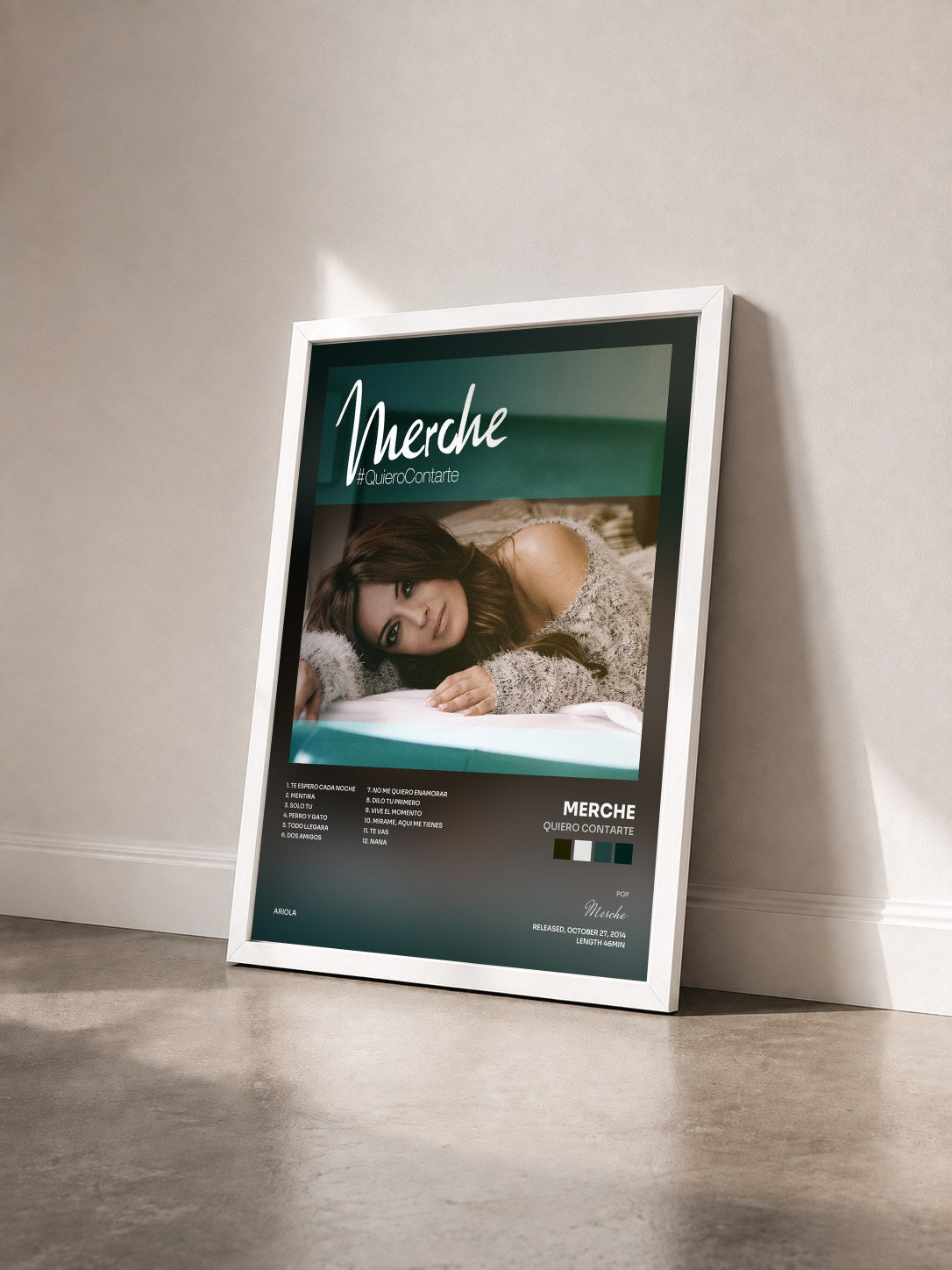 #blanc Tableau de l'album Quiero Contarte de Merche vu de trois quarts, cadre blanc