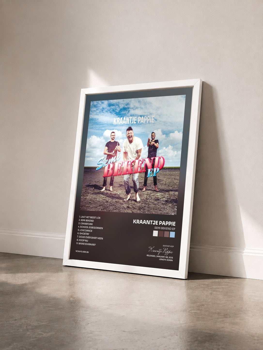 #blanc Tableau de l'album Semi Bekend EP de Kraantje Pappie vu de trois quarts, cadre blanc