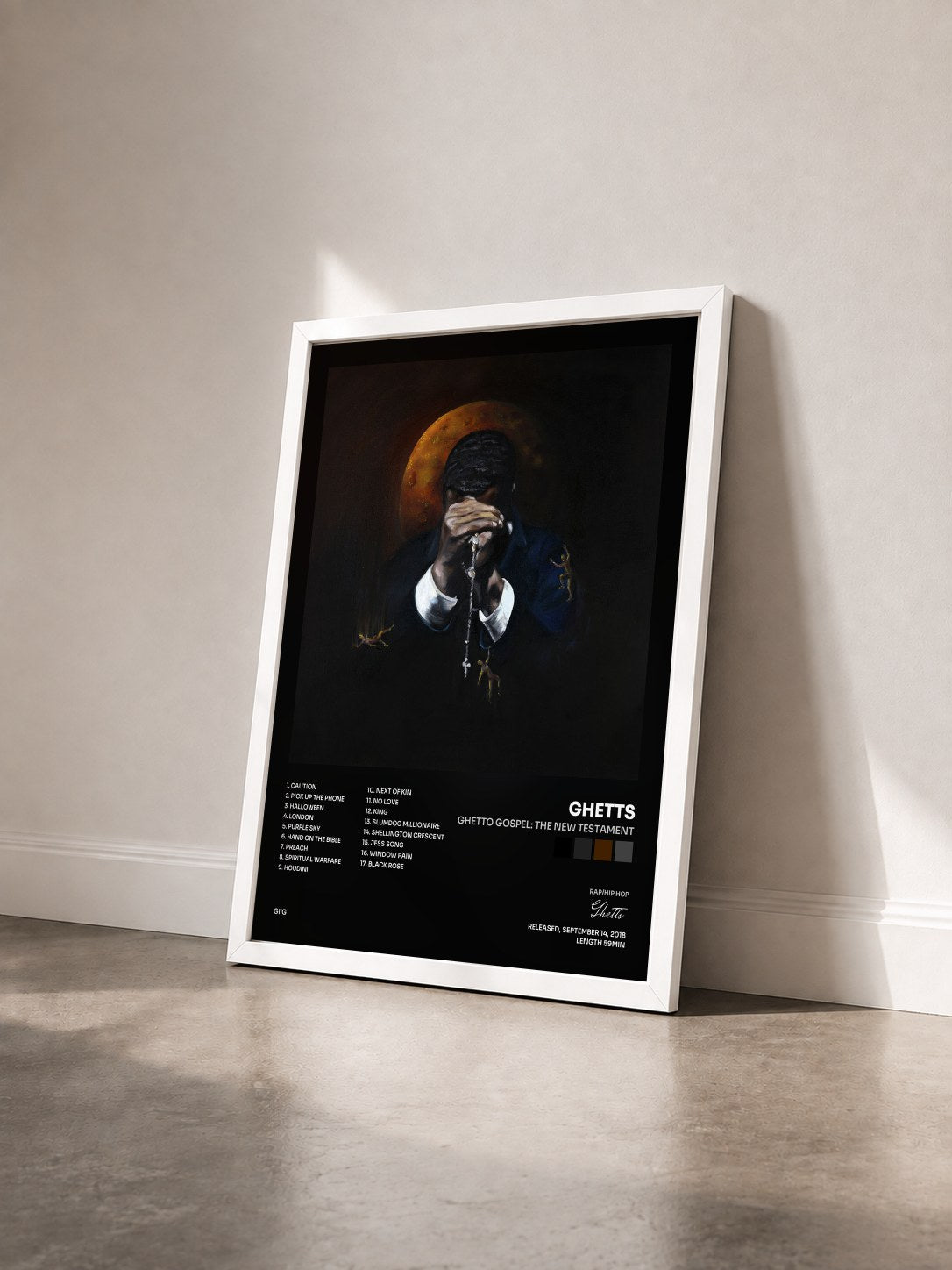 #blanc Tableau de l'album Ghetto Gospel: The New Testament de Ghetts vu de trois quarts, cadre blanc