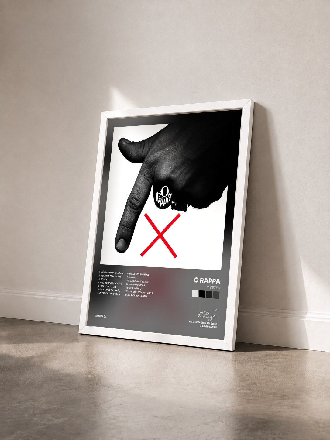 #blanc Tableau de l'album 7 Vezes de O Rappa vu de trois quarts, cadre blanc