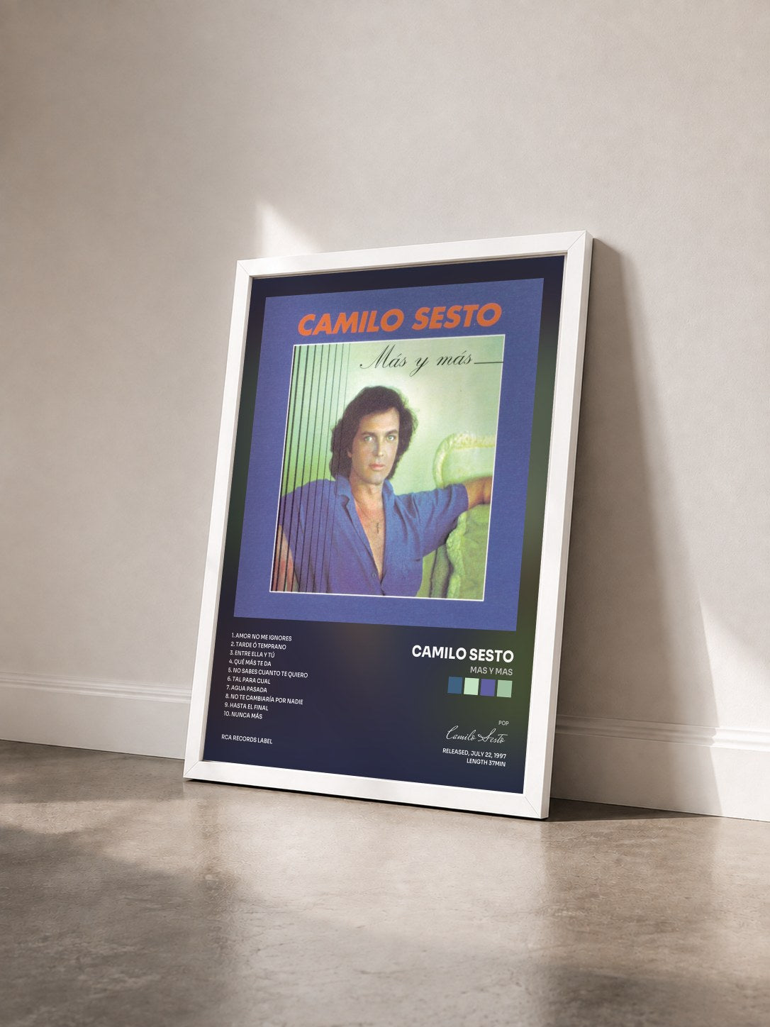 #blanc Tableau de l'album Mas Y Mas de Camilo Sesto vu de trois quarts, cadre blanc