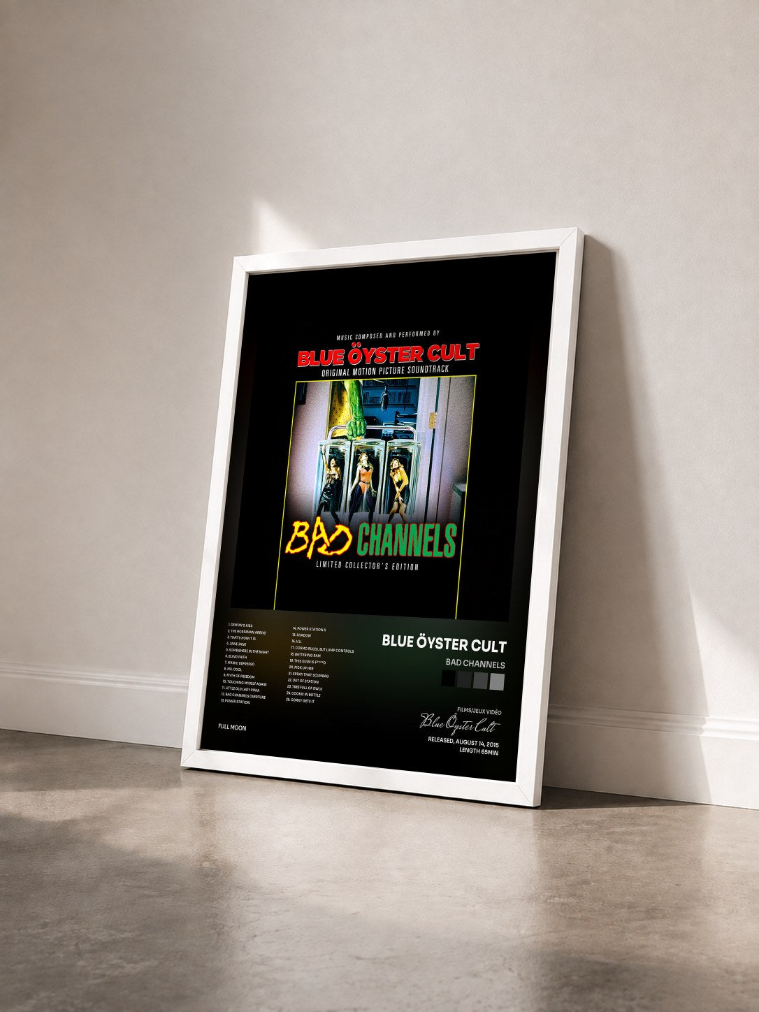#blanc Tableau de l'album Bad Channels de Blue Öyster Cult vu de trois quarts, cadre blanc