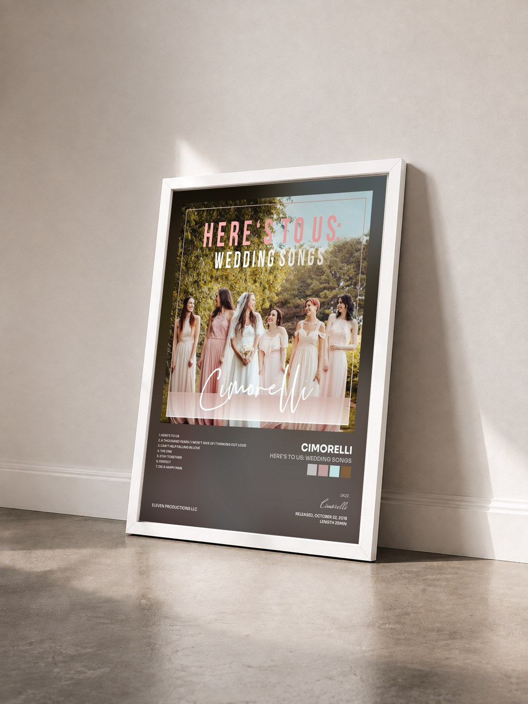 #blanc Tableau de l'album Here's to Us: Wedding Songs de Cimorelli vu de trois quarts, cadre blanc