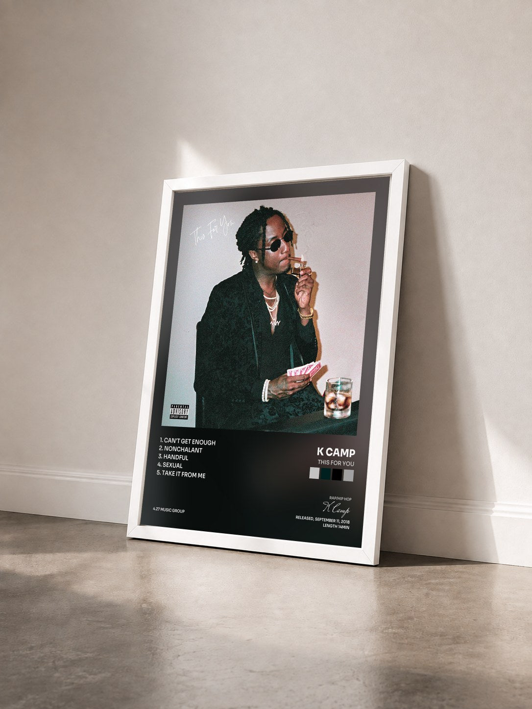 #blanc Tableau de l'album This For You de K Camp vu de trois quarts, cadre blanc