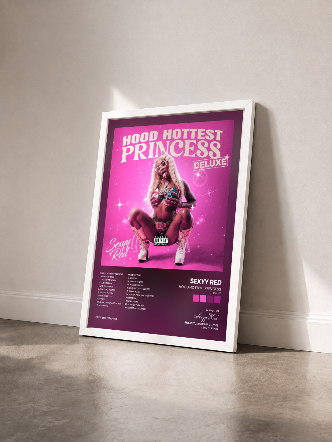 #blanc Tableau de l'album Hood Hottest Princess (Deluxe) de Sexyy Red vu de trois quarts, cadre blanc