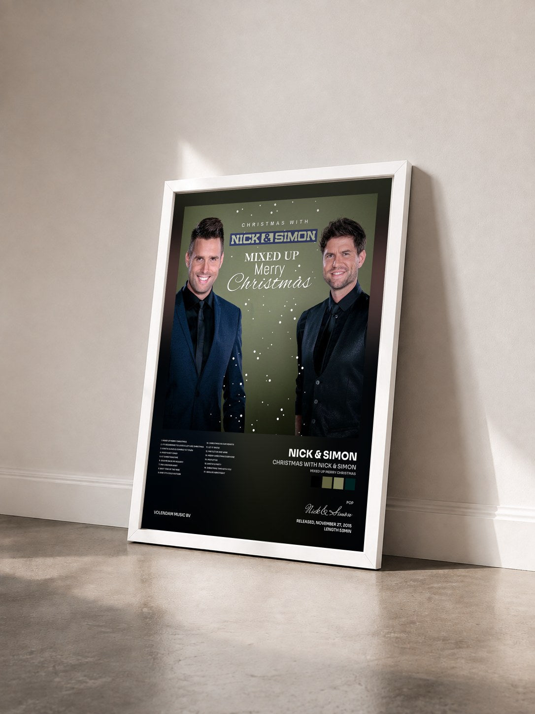 #blanc Tableau de l'album Christmas With Nick & Simon (Mixed Up Merry Christmas) de Nick & Simon vu de trois quarts, cadre blanc