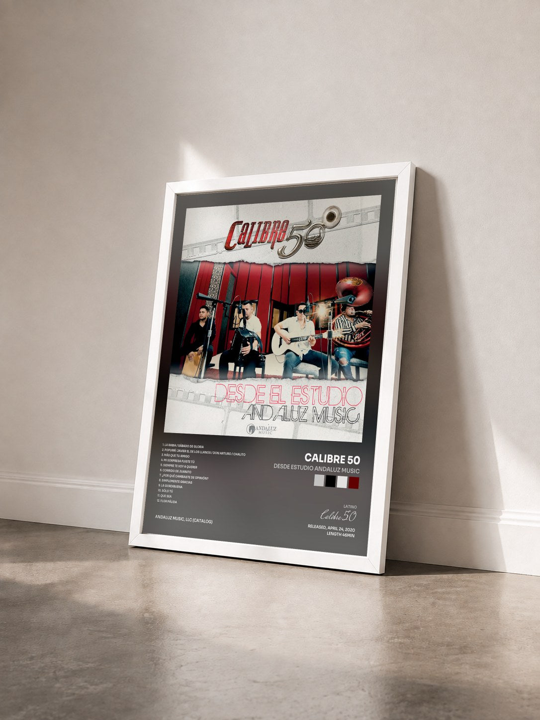 #blanc Tableau de l'album Desde Estudio Andaluz Music de Calibre 50 vu de trois quarts, cadre blanc