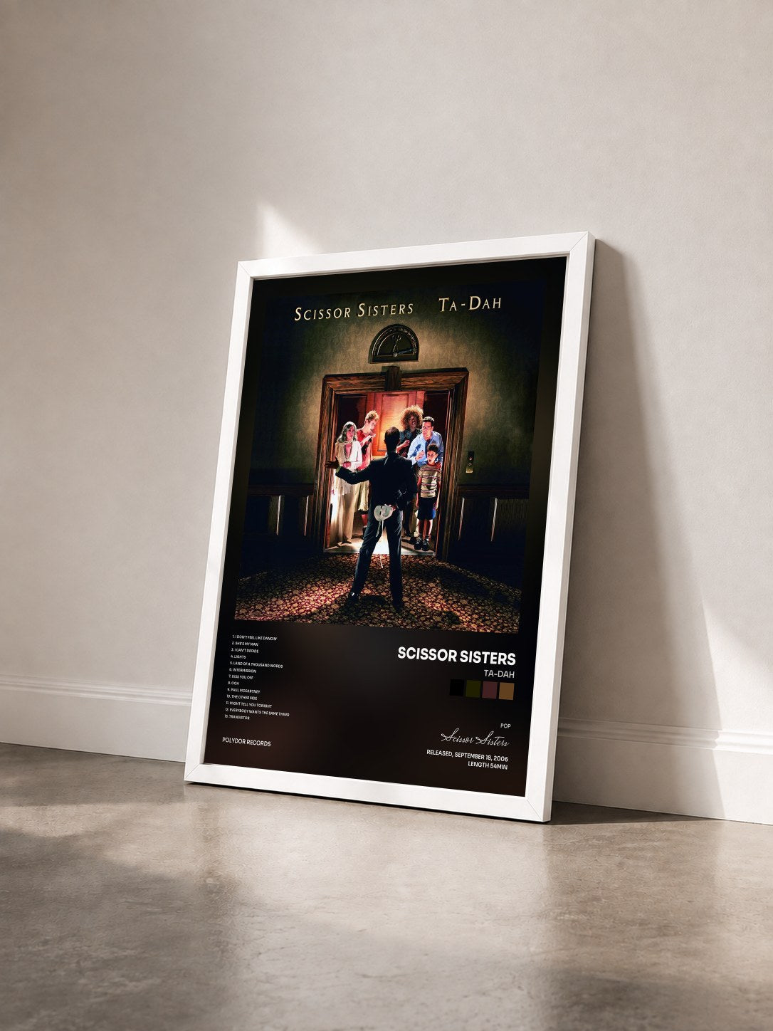 #blanc Tableau de l'album Ta-Dah de Scissor Sisters vu de trois quarts, cadre blanc