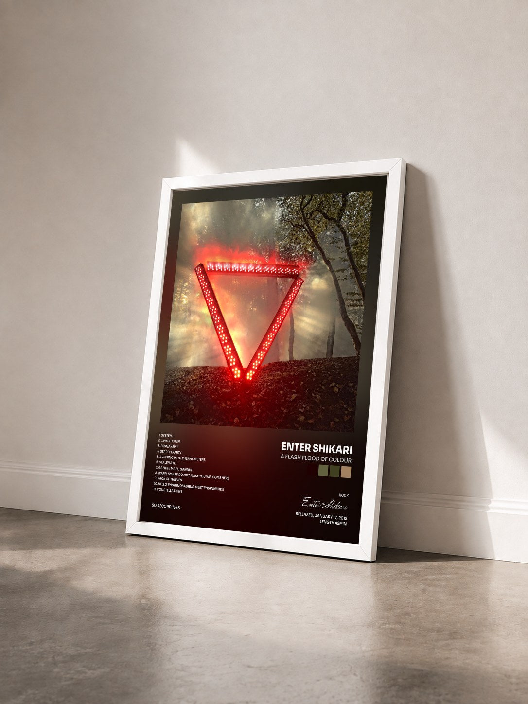 #blanc Tableau de l'album A Flash Flood of Colour de Enter Shikari vu de trois quarts, cadre blanc