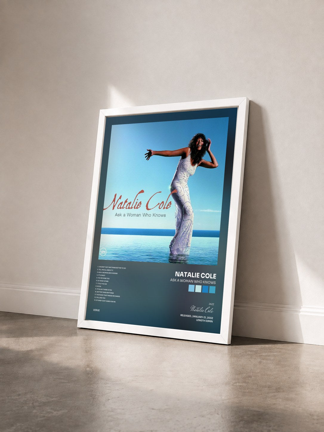 #blanc Tableau de l'album Ask A Woman Who Knows de Natalie Cole vu de trois quarts, cadre blanc