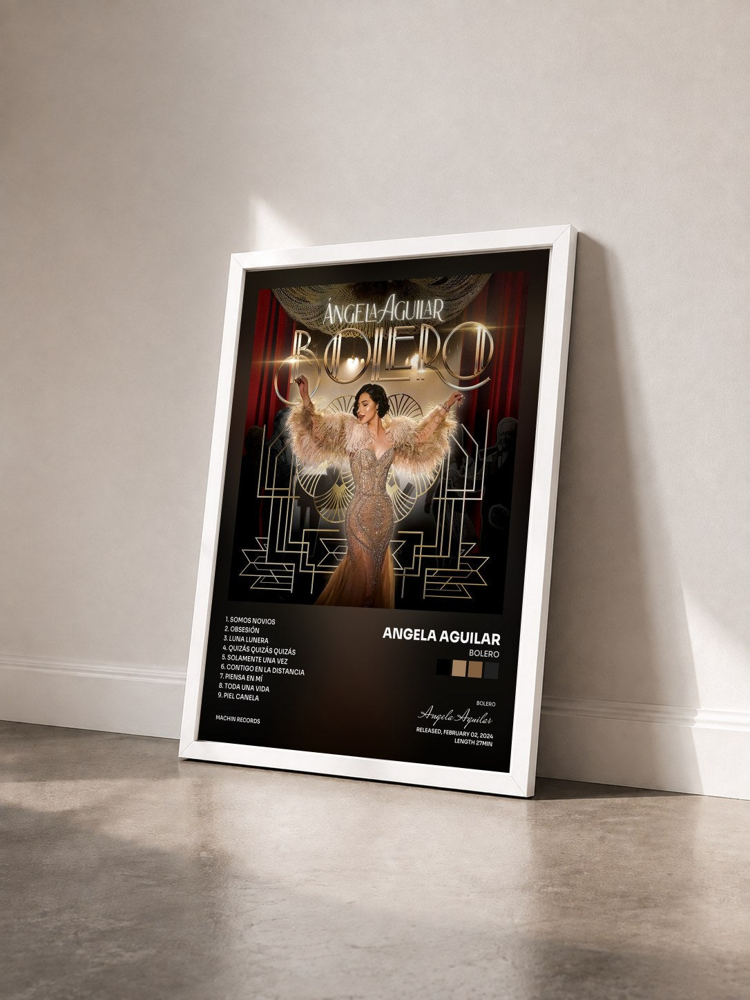 #blanc Tableau de l'album Bolero de Angela Aguilar vu de trois quarts, cadre blanc