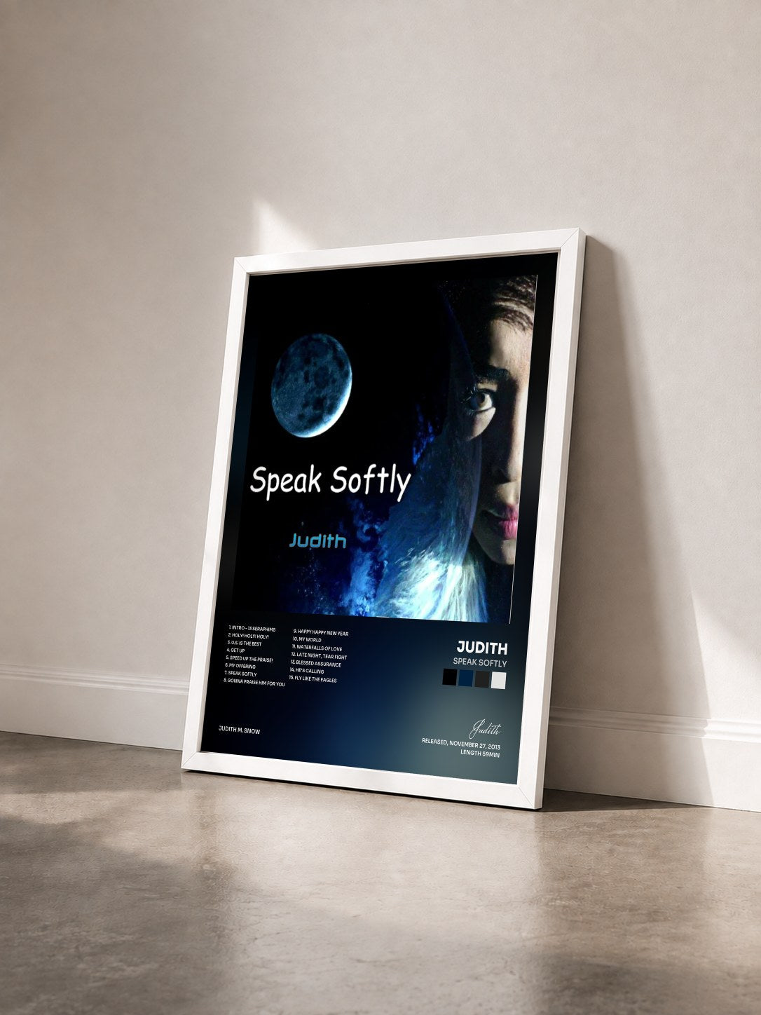 #blanc Tableau de l'album Speak Softly de Judith vu de trois quarts, cadre blanc