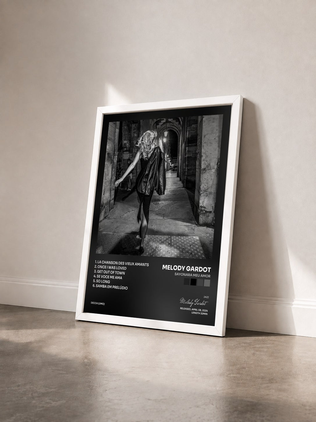 #blanc Tableau de l'album Sayonara Meu Amor de Melody Gardot vu de trois quarts, cadre blanc