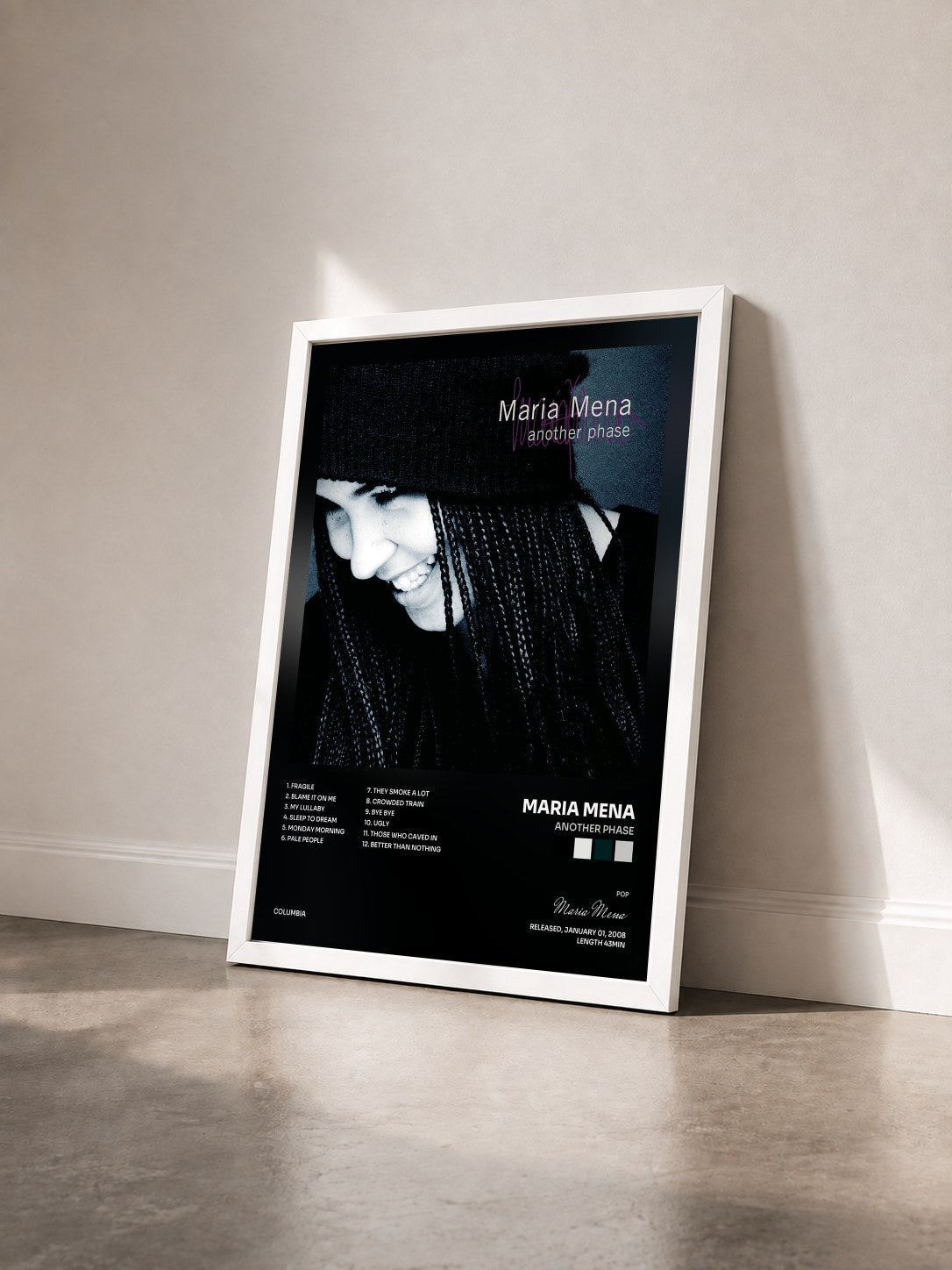 #blanc Tableau de l'album Another Phase de Maria Mena vu de trois quarts, cadre blanc