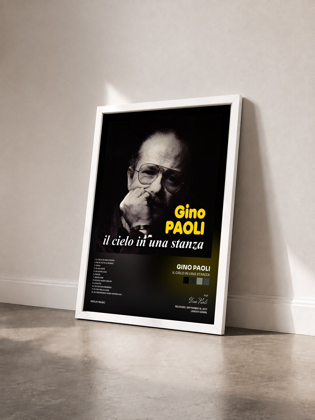 #blanc Tableau de l'album Il cielo in una stanza de Gino Paoli vu de trois quarts, cadre blanc
