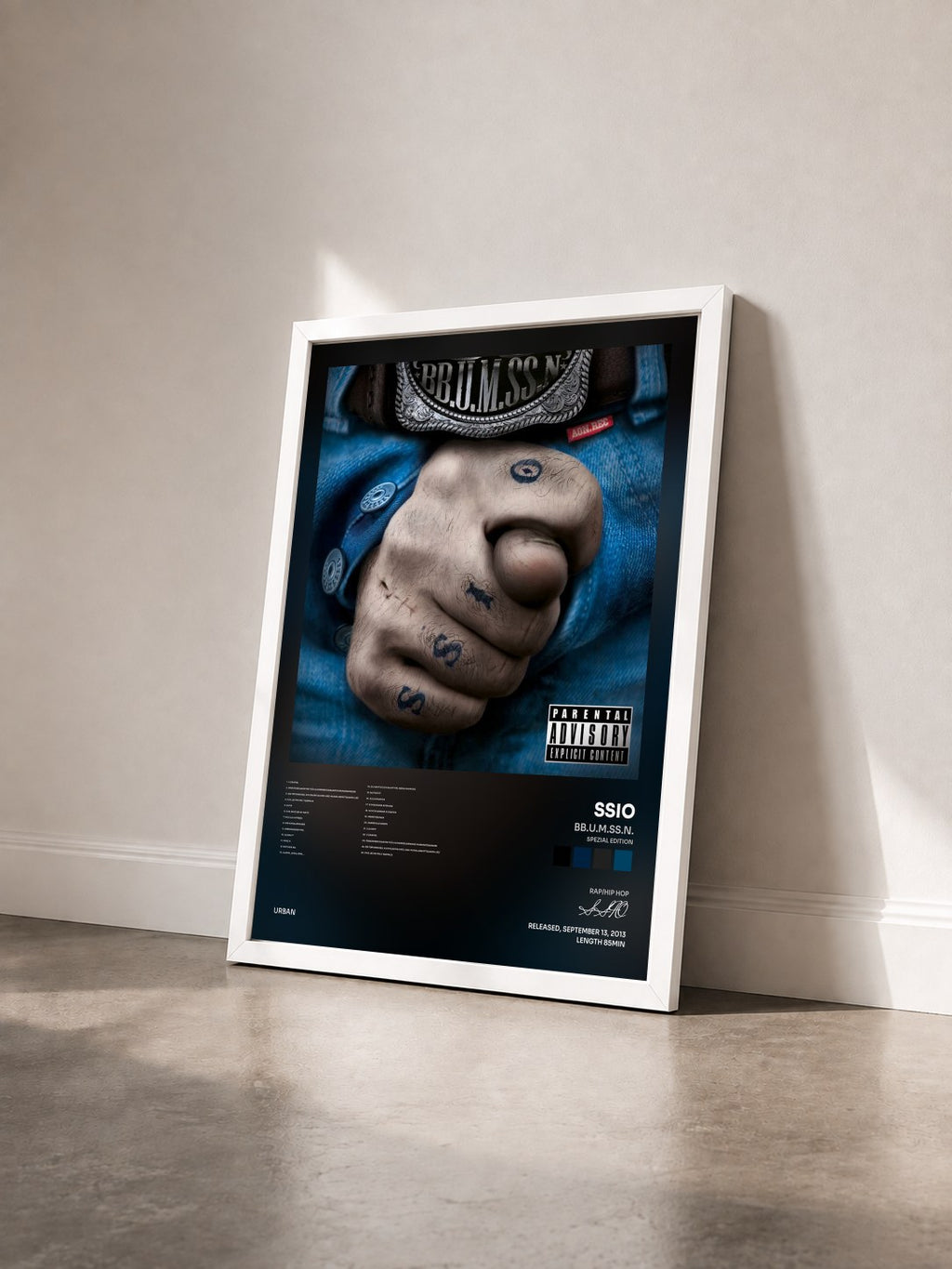 #blanc Tableau de l'album BB.U.M.SS.N. (Spezial Edition) de SSIO vu de trois quarts, cadre blanc