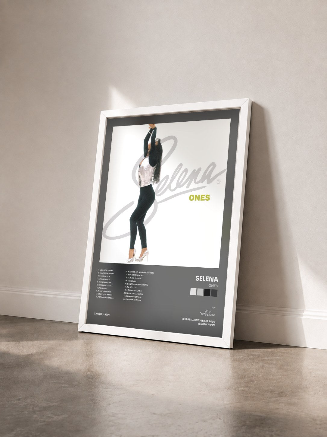 #blanc Tableau de l'album Ones de Selena vu de trois quarts, cadre blanc