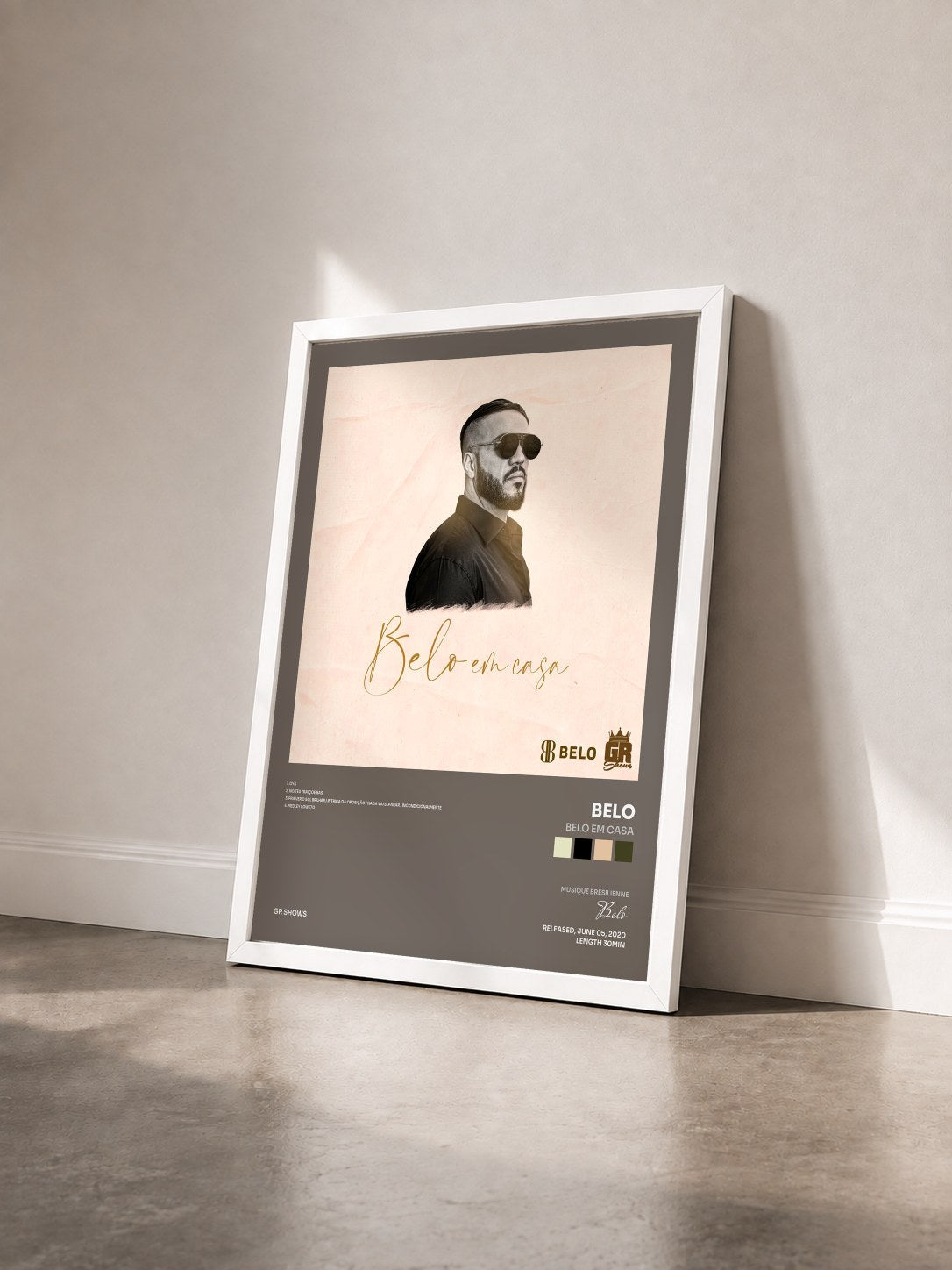 #blanc Tableau de l'album Belo em Casa de Belo vu de trois quarts, cadre blanc