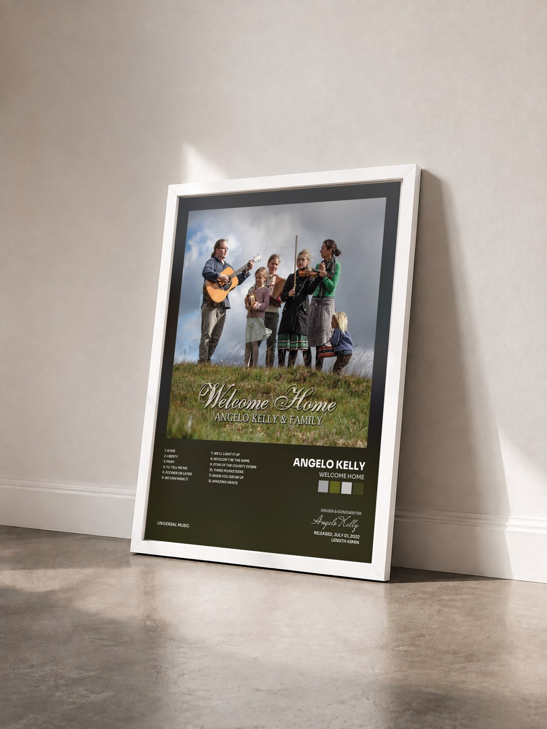 #blanc Tableau de l'album Welcome Home de Angelo Kelly vu de trois quarts, cadre blanc
