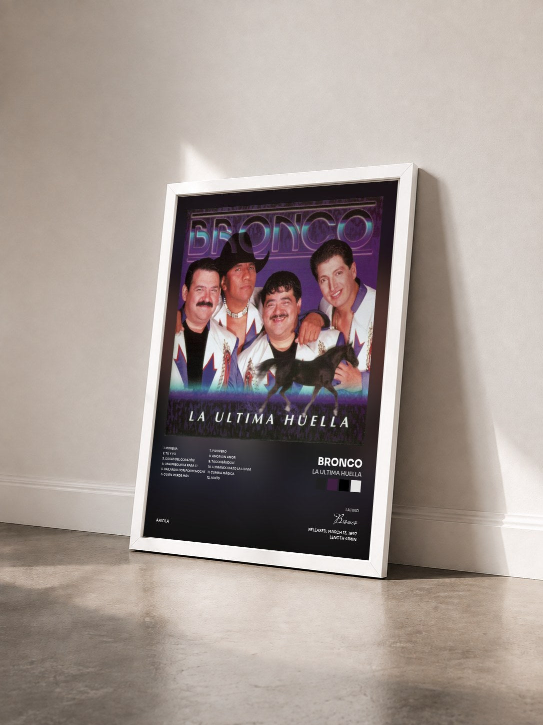 #blanc Tableau de l'album La Ultima Huella de Bronco vu de trois quarts, cadre blanc