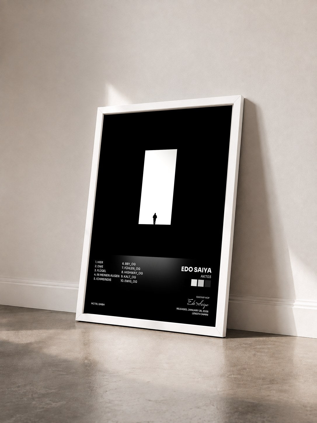 #blanc Tableau de l'album AKT03 de Edo Saiya vu de trois quarts, cadre blanc