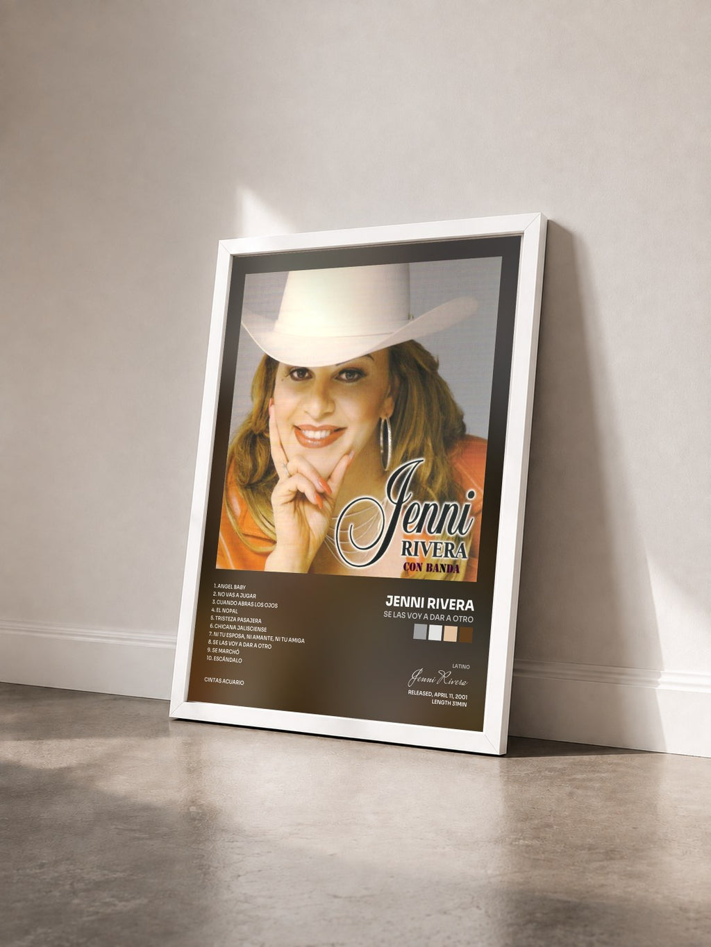 #blanc Se las Voy a Dar a Otro von Jenni Rivera als gerahmter Kunstdruck von schräg gesehen, weißer Rahmen