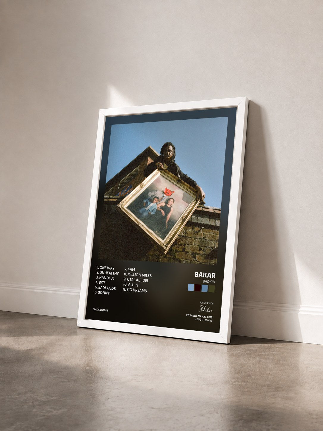 #blanc Tableau de l'album Badkid de Bakar vu de trois quarts, cadre blanc
