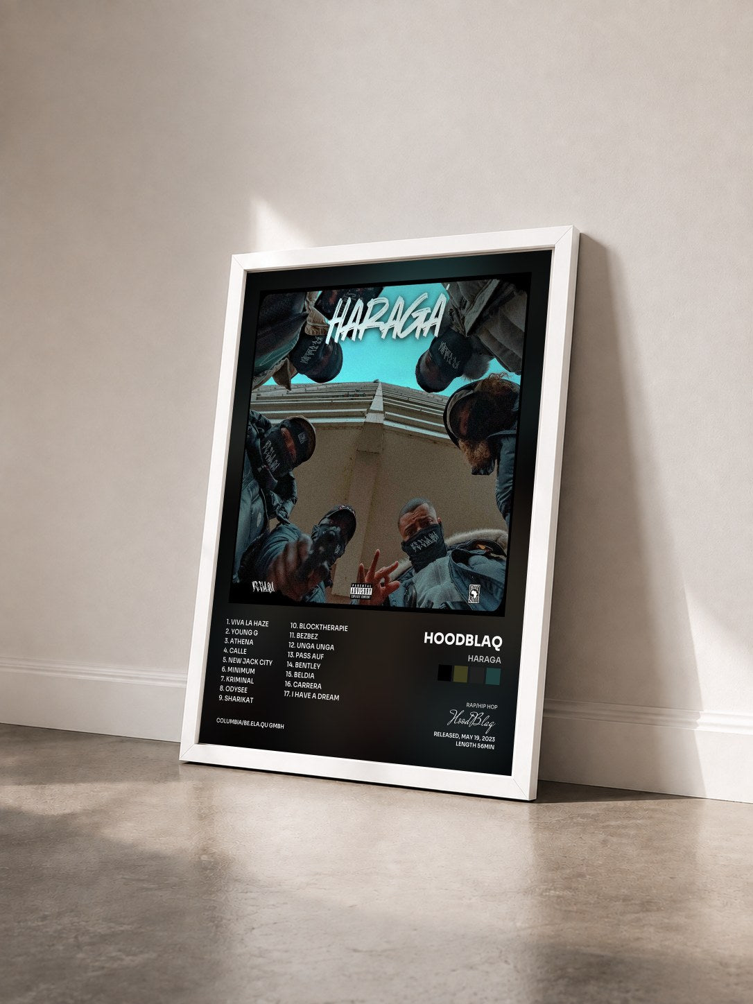 #blanc Tableau de l'album HARAGA de HoodBlaq vu de trois quarts, cadre blanc