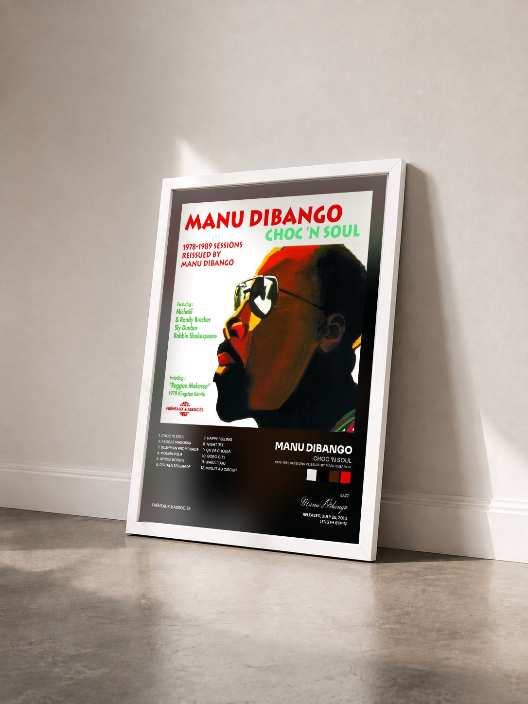 #blanc Tableau de l'album Choc 'n Soul (1978-1989 Sessions Reissued By Manu Dibango) de Manu Dibango vu de trois quarts, cadre blanc
