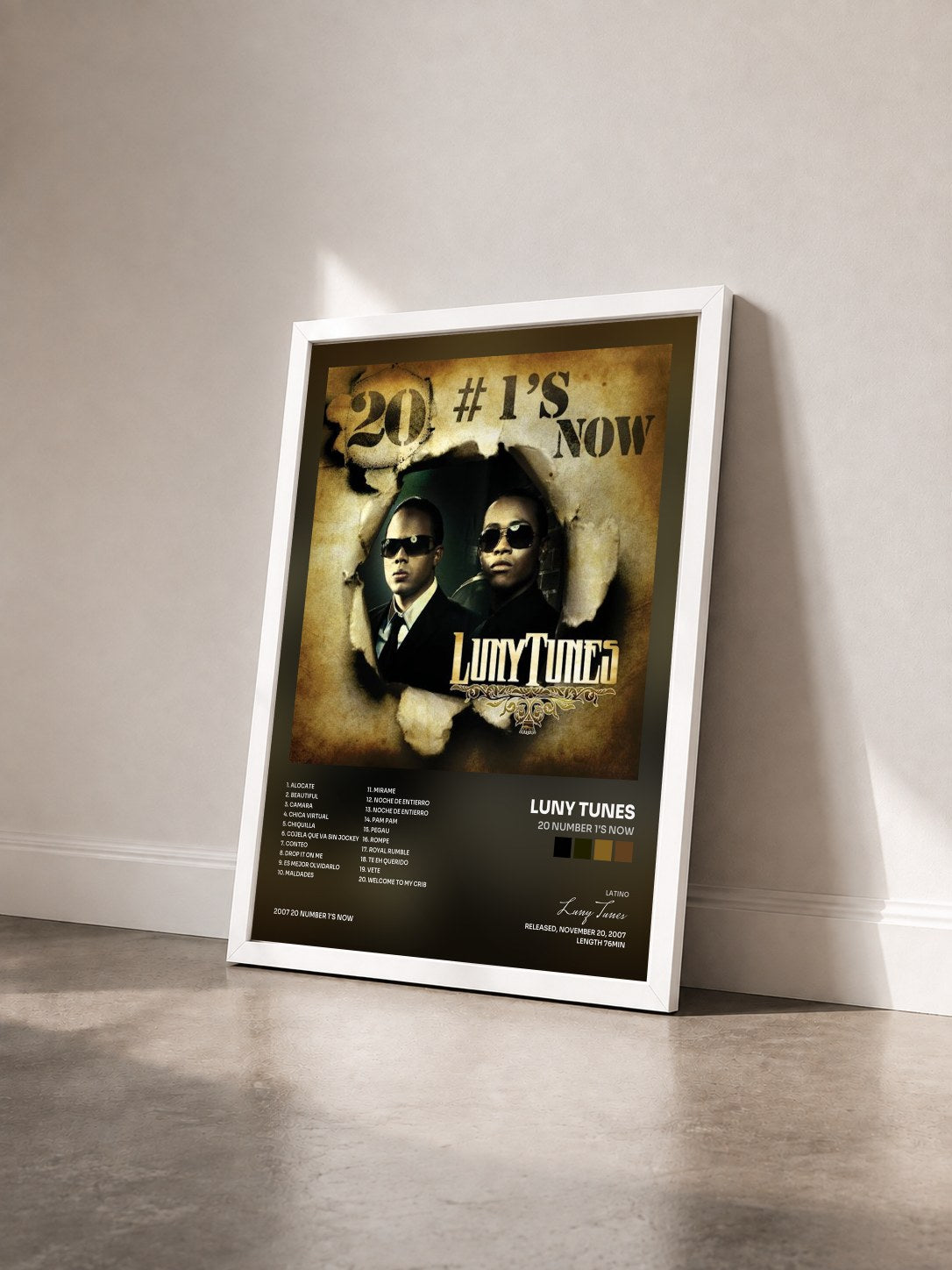 #blanc Tableau de l'album 20 Number 1's Now de Luny Tunes vu de trois quarts, cadre blanc