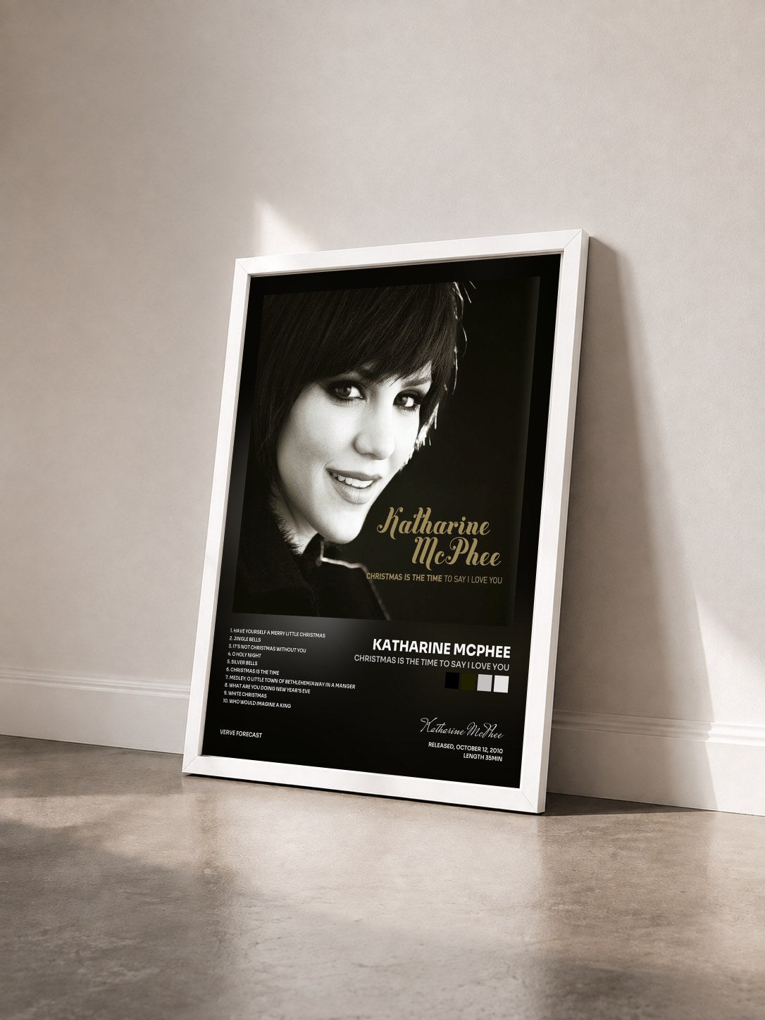 #blanc Tableau de l'album Christmas Is The Time To Say I Love You de Katharine McPhee vu de trois quarts, cadre blanc