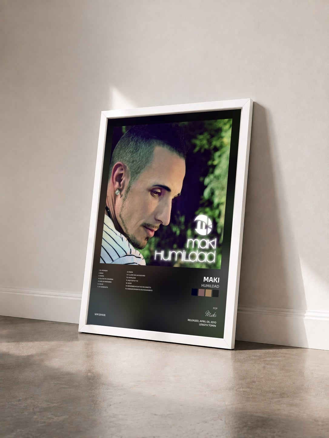 #blanc Tableau de l'album Humildad de Maki vu de trois quarts, cadre blanc