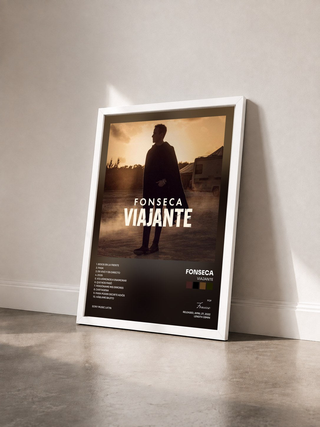 #blanc Tableau de l'album VIAJANTE de Fonseca vu de trois quarts, cadre blanc