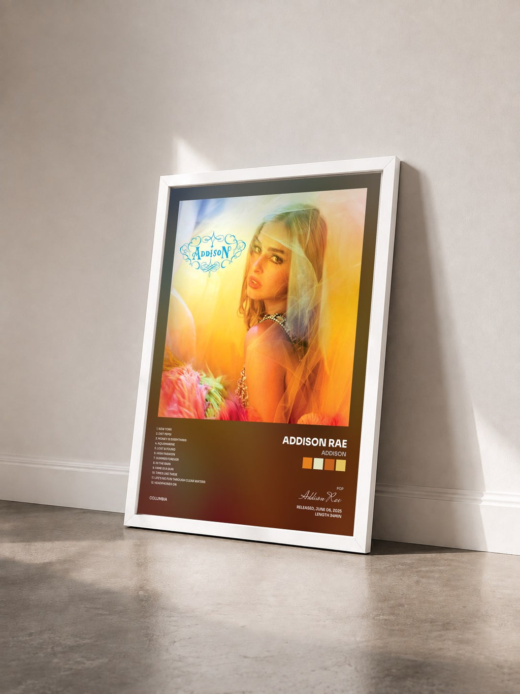 #blanc Tableau de l'album Addison de Addison Rae vu de trois quarts, cadre blanc